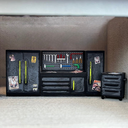 1:64 4pc Weathered Garage Tool Storage