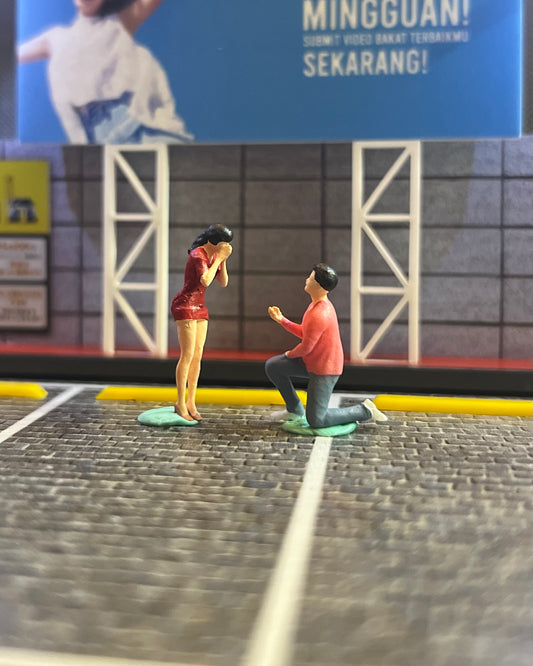 1:64 Couple Miniature figures.
