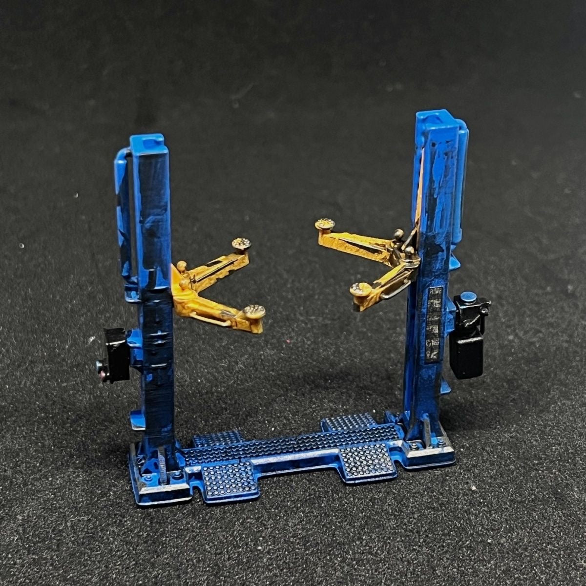 Weathered adjustable Dual Post Lift